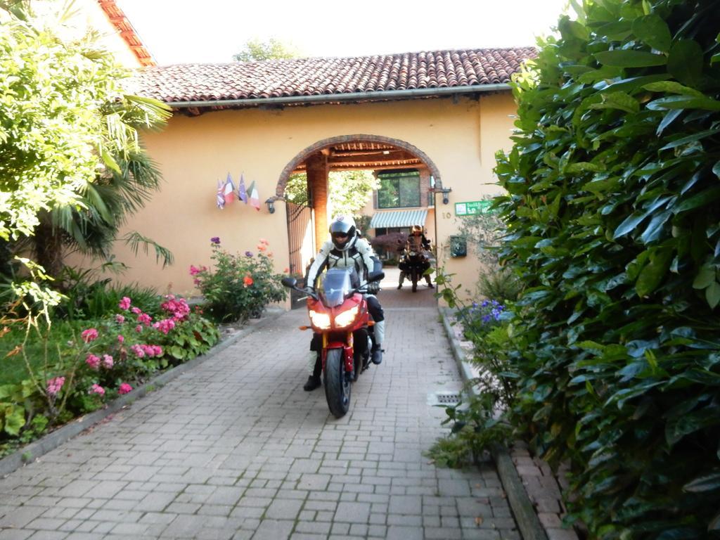 Bed&Breakfast La Siepe ピネローロ エクステリア 写真
